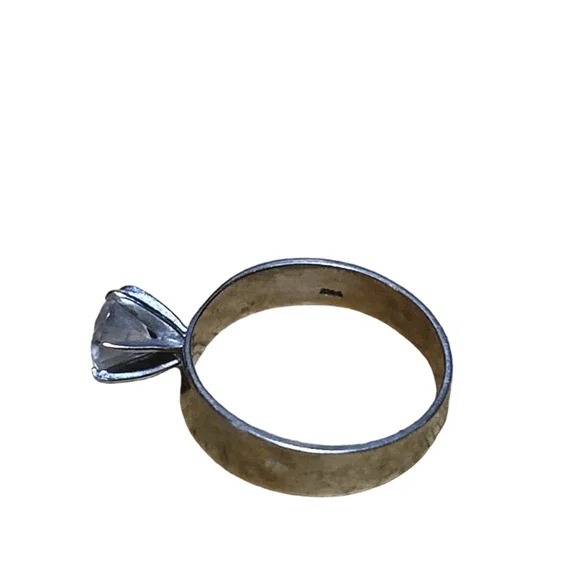 Women's Unbranded Silver Tone Clear Stone Solitaire Ring size 7 - Picture 4 of 5